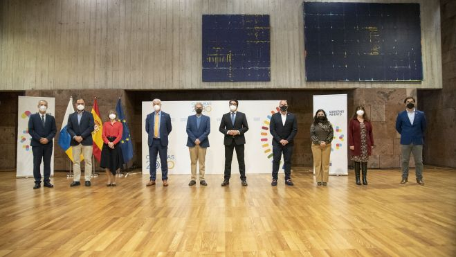 Todos los firmantes del convenio interadministrativo en uno de los salones de actos de Presidencia del Gobierno / Imagen ACFIPRESS / Estefanía Briganty