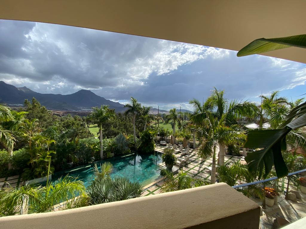 Imagen de la piscina principal del Royal River Luxury con el valle de fondo / Atlántico Hoy