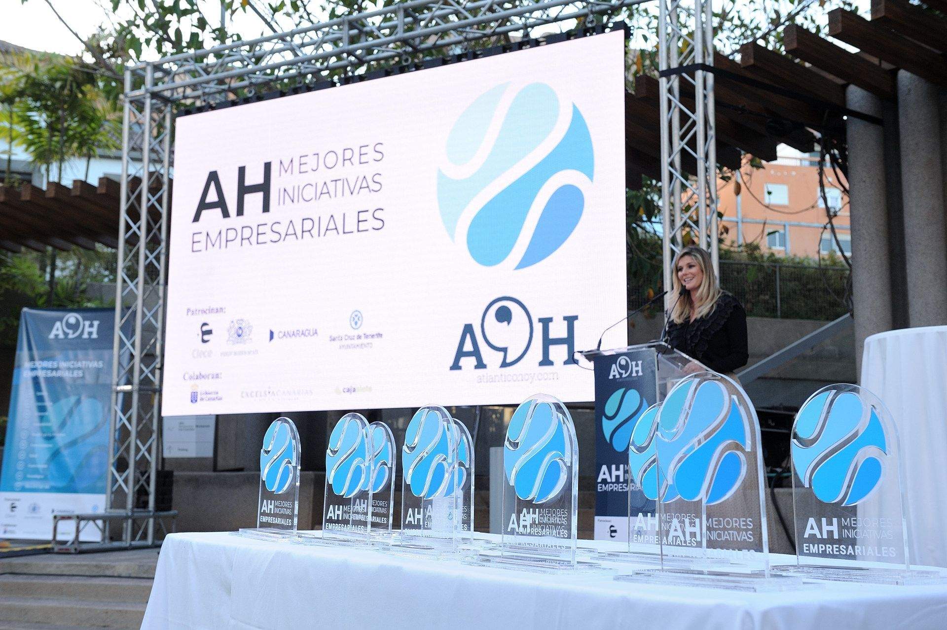 La periodista y escritora Yaiza Díaz presentó los I Premios a las Mejores Iniciativas Empresariales de Atlántico Hoy