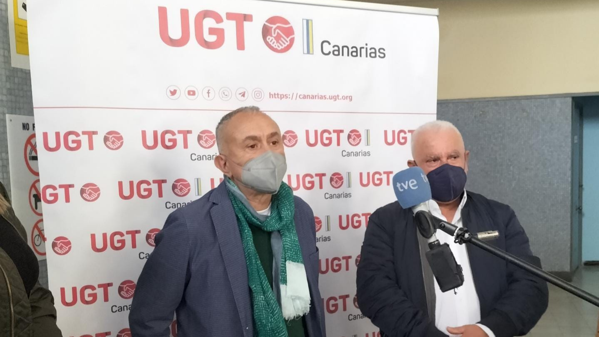 Pepe Álvarez (izquierda) comparece ante los medios en la sede de UGT en Santa Cruz de Tenerife junto con Manuel Navarro, secretario general de la UGT en Canarias / Atlántico Hoy