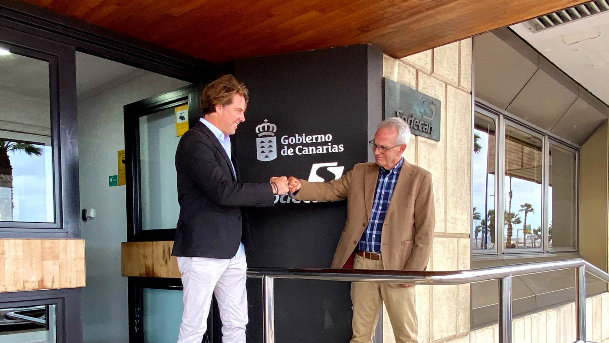 El Consejero Delegado de SODECAN, Matías Alaya Padrón, y por el CEO de Archipélago Next, Miguel Quintanilla Eriksson, en las dependencias del estamento público. / Archipiélago Next