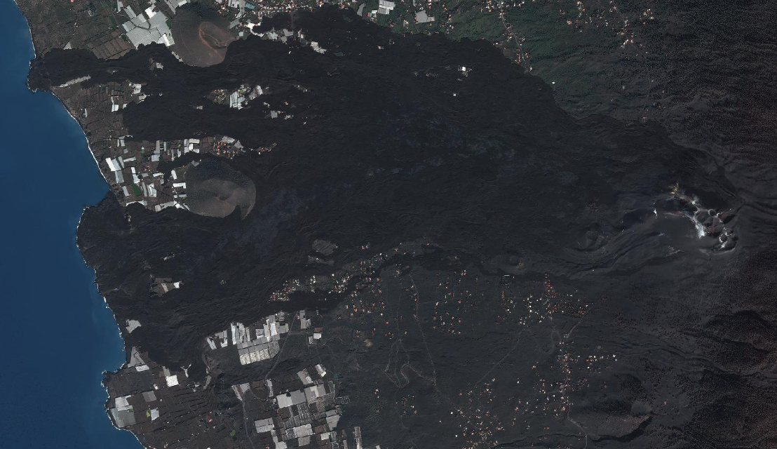 Imagen aérea de las casas sepultadas por el volcán Tajogaite en La Palma. / Cedida
