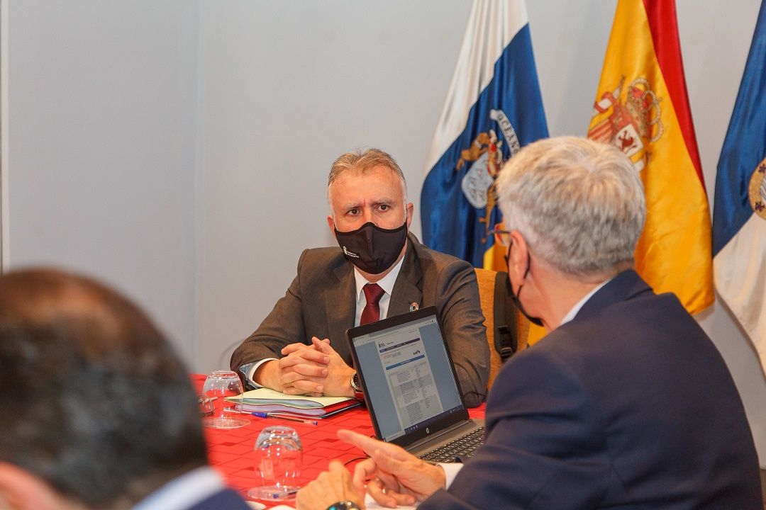 Consejo de Gobierno que autoriza la construcción de un nuevo hotel de 4 estrellas en Yaiza./