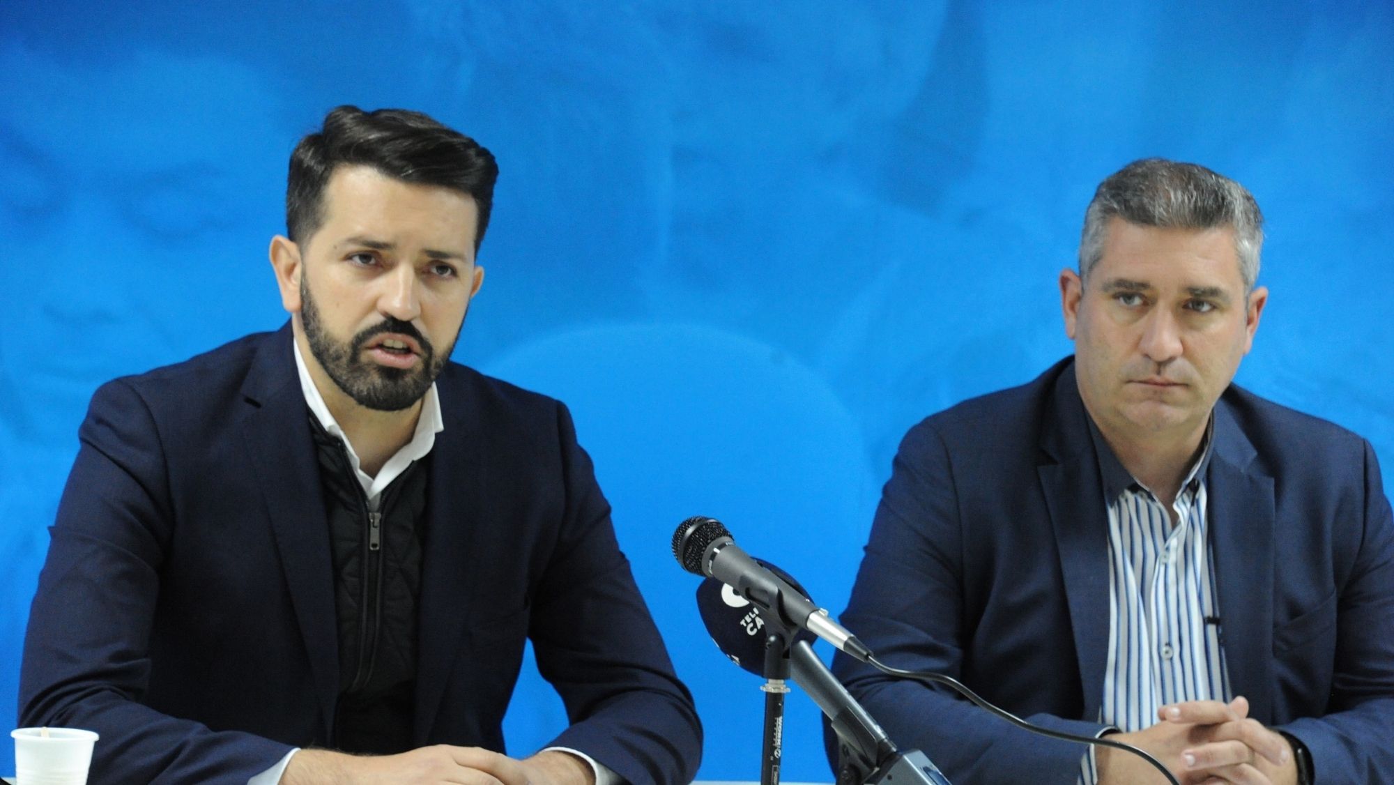 El portavoz de Coalición Canaria (CC) en el Ayuntamiento de La Laguna, Jonathan Domínguez, y el concejal del mismo partido, Fran Hernández, valoran el silencio del alcalde por la obra en su casa / Cedida