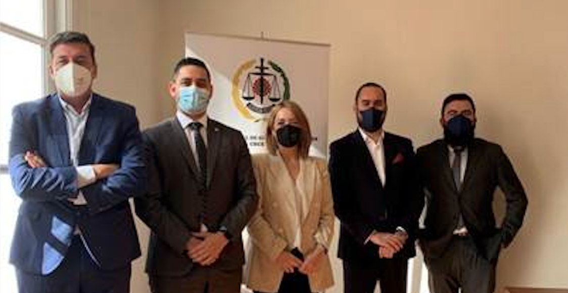 Pie de foto: de izquierda a derecha, Carlos González Delgado y Samuel Cruz Palenzuela, de Cotime; Mercedes Morales, José Adalberto Luis Bethencourt y Jacobo Guillén Barroso, de Graduados Sociales./