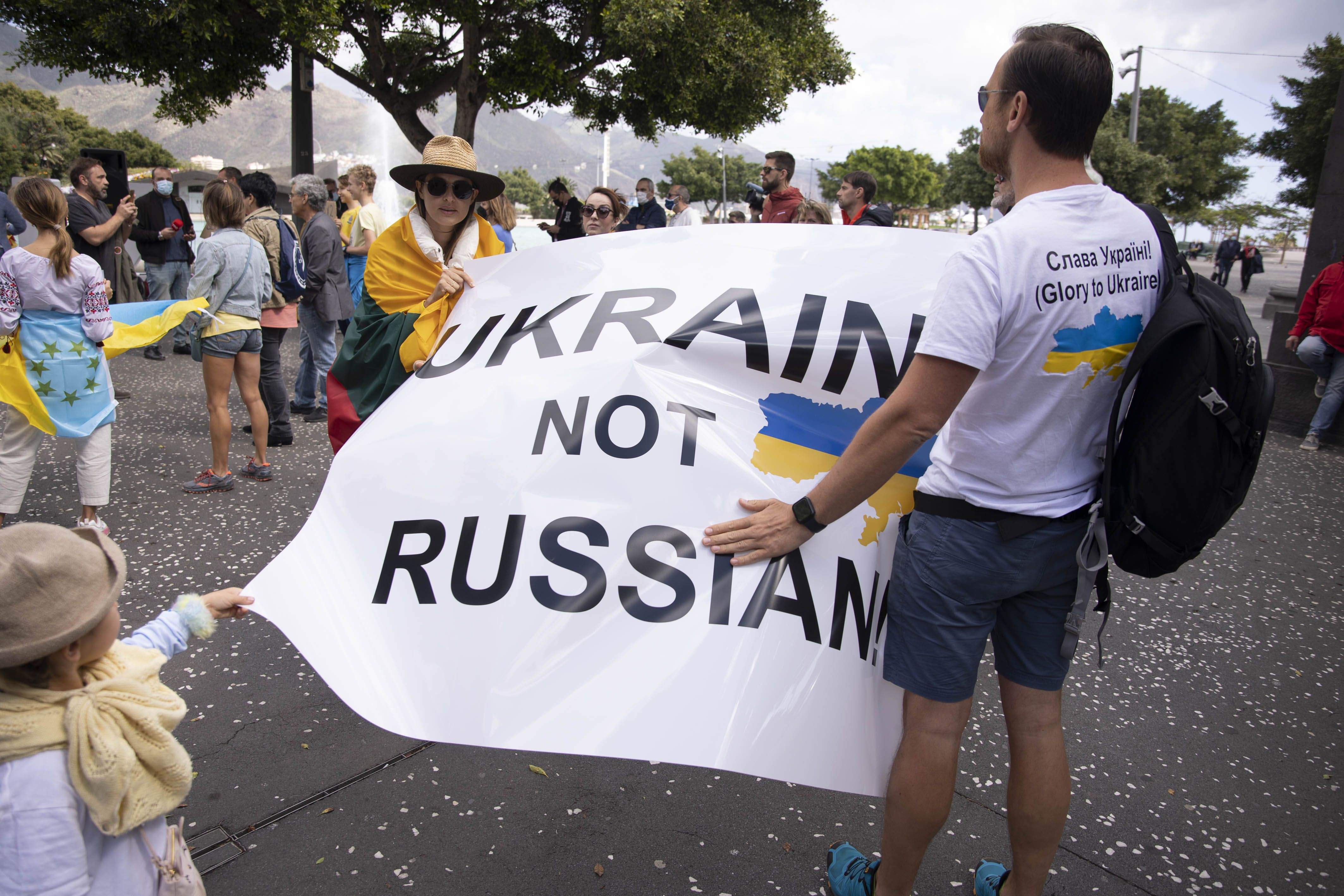 Manifestación en Tenerife contra el conflicto entre Rusia y Ucrania. / EFE 
