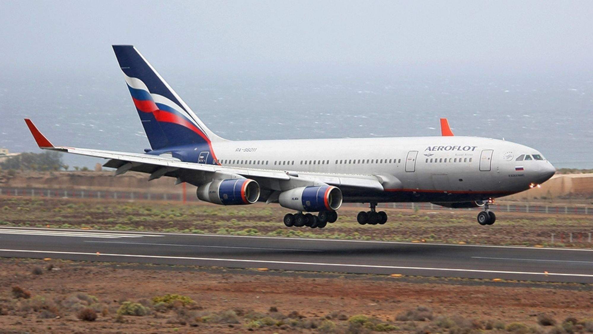 Canarias pierde  en marzo 2.901 plazas aéreas por el ataque de Rusia. / Elías Delgado Cañedo