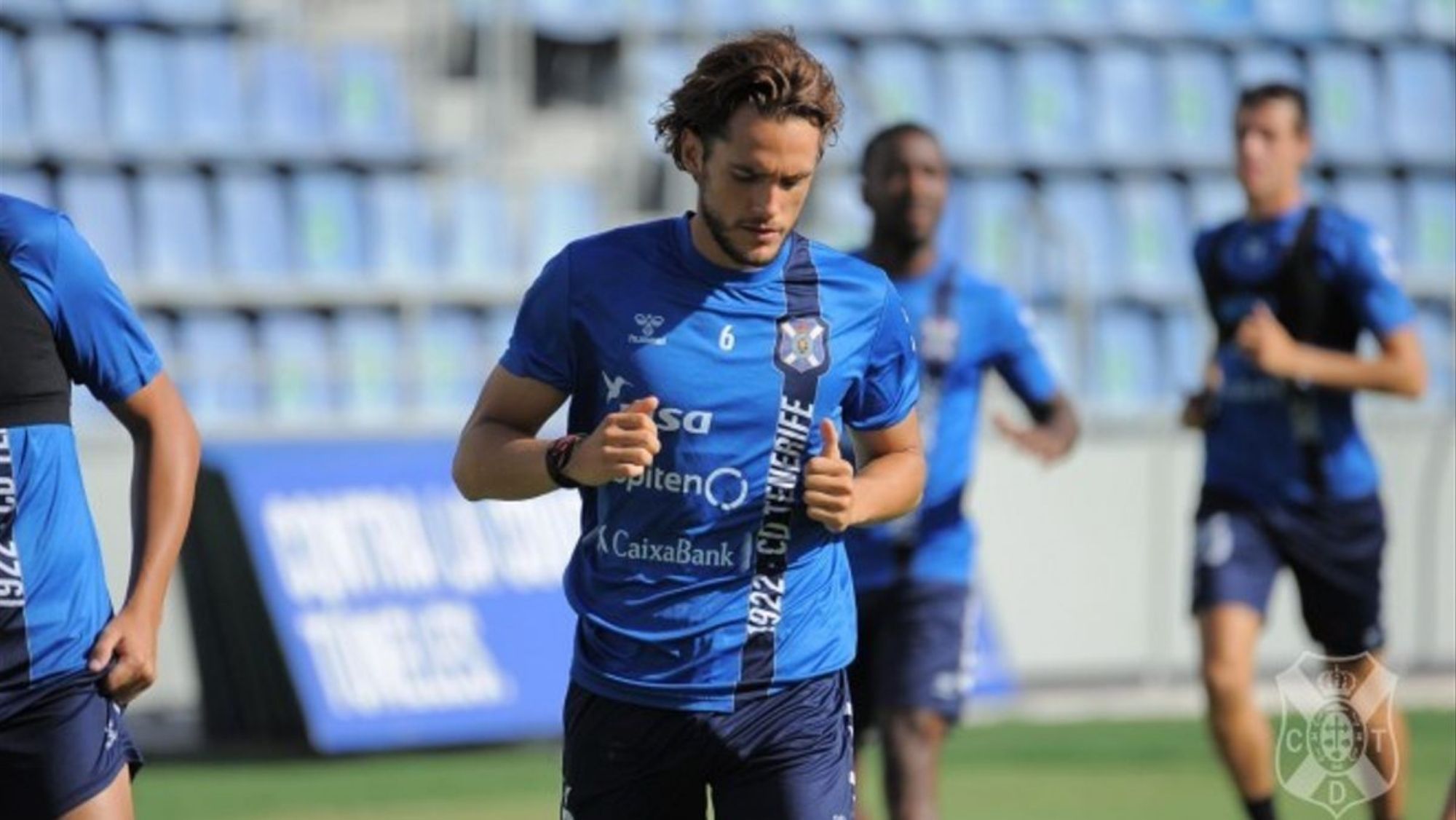 El futbolista del CD Tenerife, Álex Corredera, durante un entrenamiento. / CD Tenerife