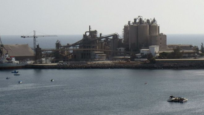 Fábrica de la cementera Ceisa. / ARCHIVO Fábrica de la cementera Ceisa. / ARCHIVO