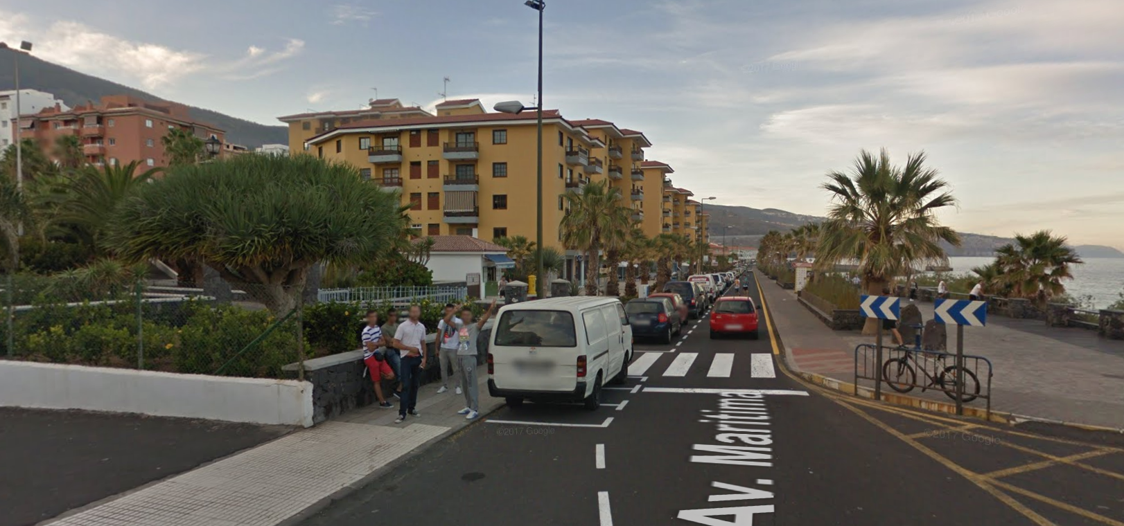 Avenida Marítima de Candelaria, municipio donde los vecinos denunciaron los daños a sus coches a la Guardia Civil/ Archivo