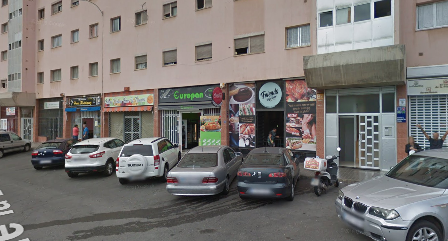 Plaza Barranco de la Ballena, donde se ubica el bar-restaurante explotado por la empresa Servioshosca./ Google