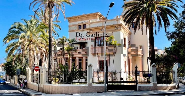 El palacete Martín Dehesa, en el centro de Santa Cruz, se vende por tres millones de euros./