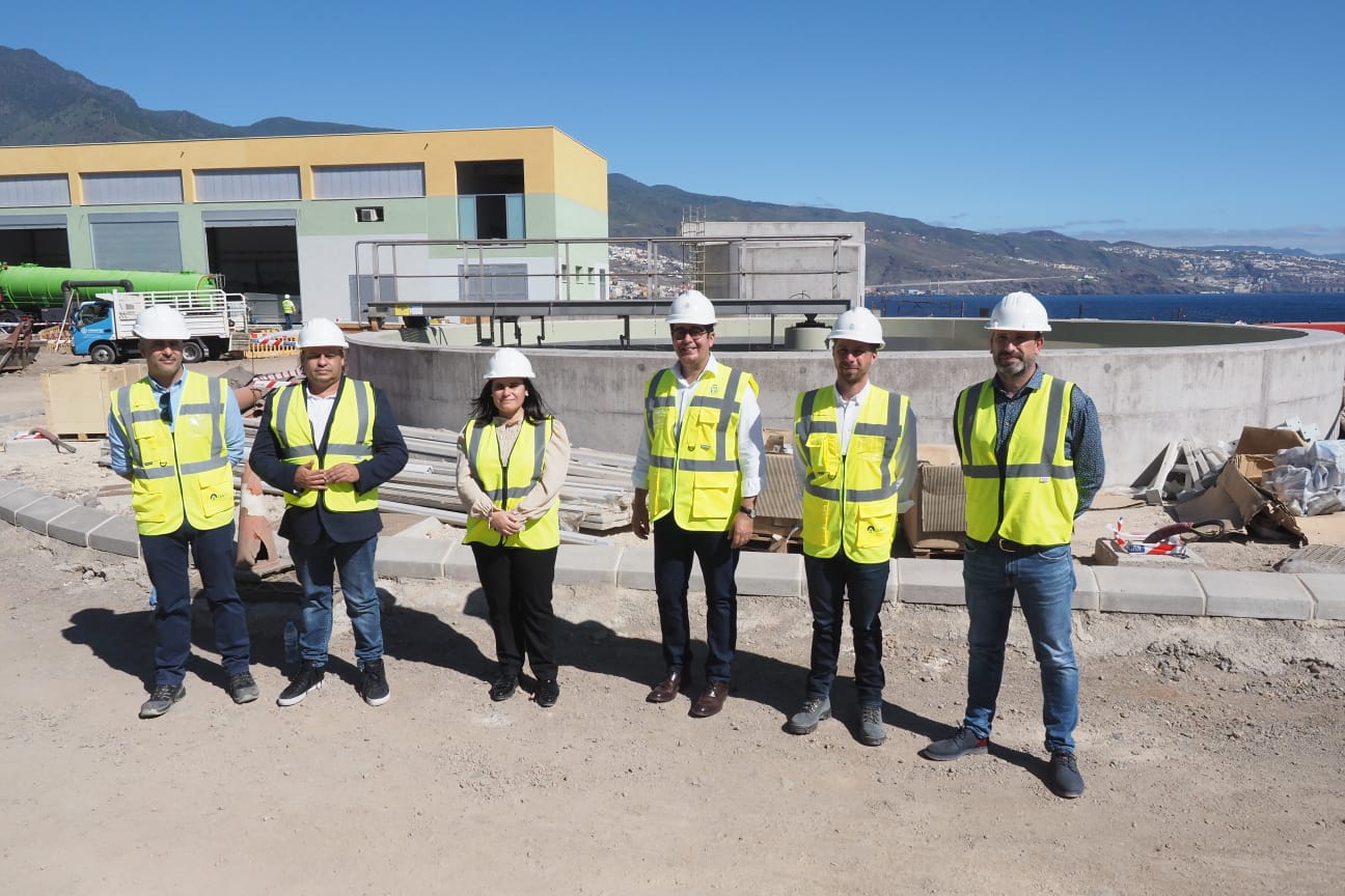 Reunión de alcaldes de Güímar, Arafo y Candelaria con el Cabildo de Tenerife en la Depuradora del Polígono de Güímar. / Cedida