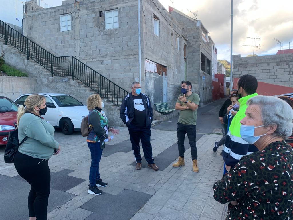Visita a Valleseco de la concejal del Ayuntamiento de Santa Cruz Inmaculada Fuentes./