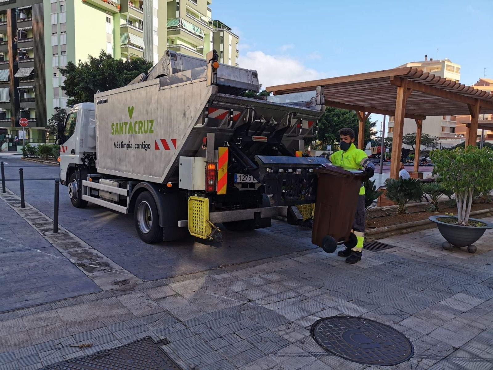Recogida de aceite en Santa Cruz de Tenerife (Canarias)./ CEDIDA