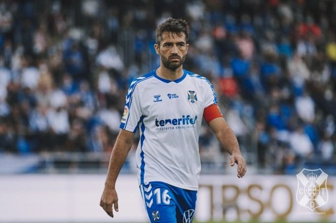 Aitor Sanz, capitan del CD Tenerife, está a una cartulina de perderse el siguiente partido./ CD Tenerife
