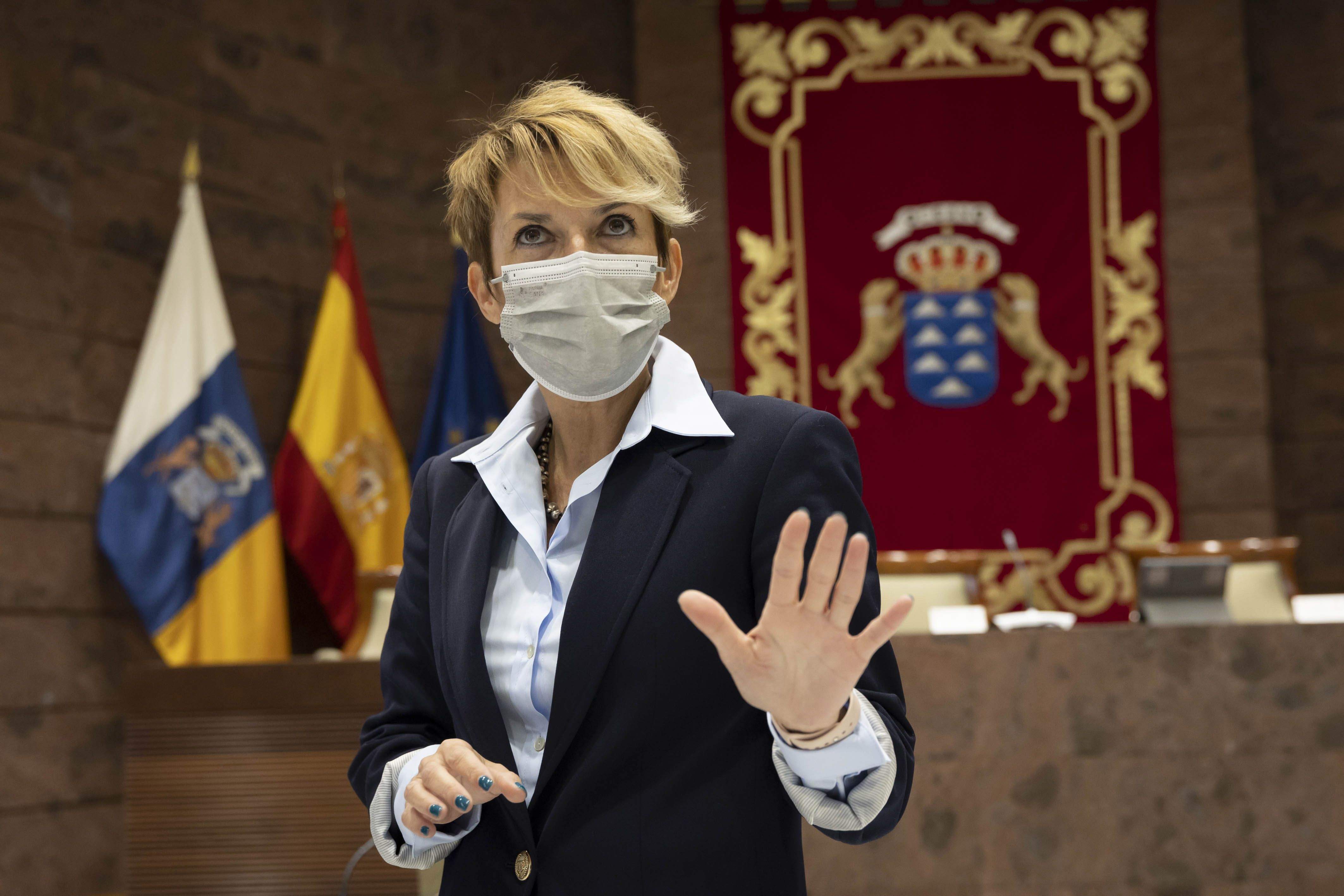 La consejera de Economía, Conocimiento y Empleo, Elena Máñez, en comisión parlamentaria. / Miguel Barreto (EFE)