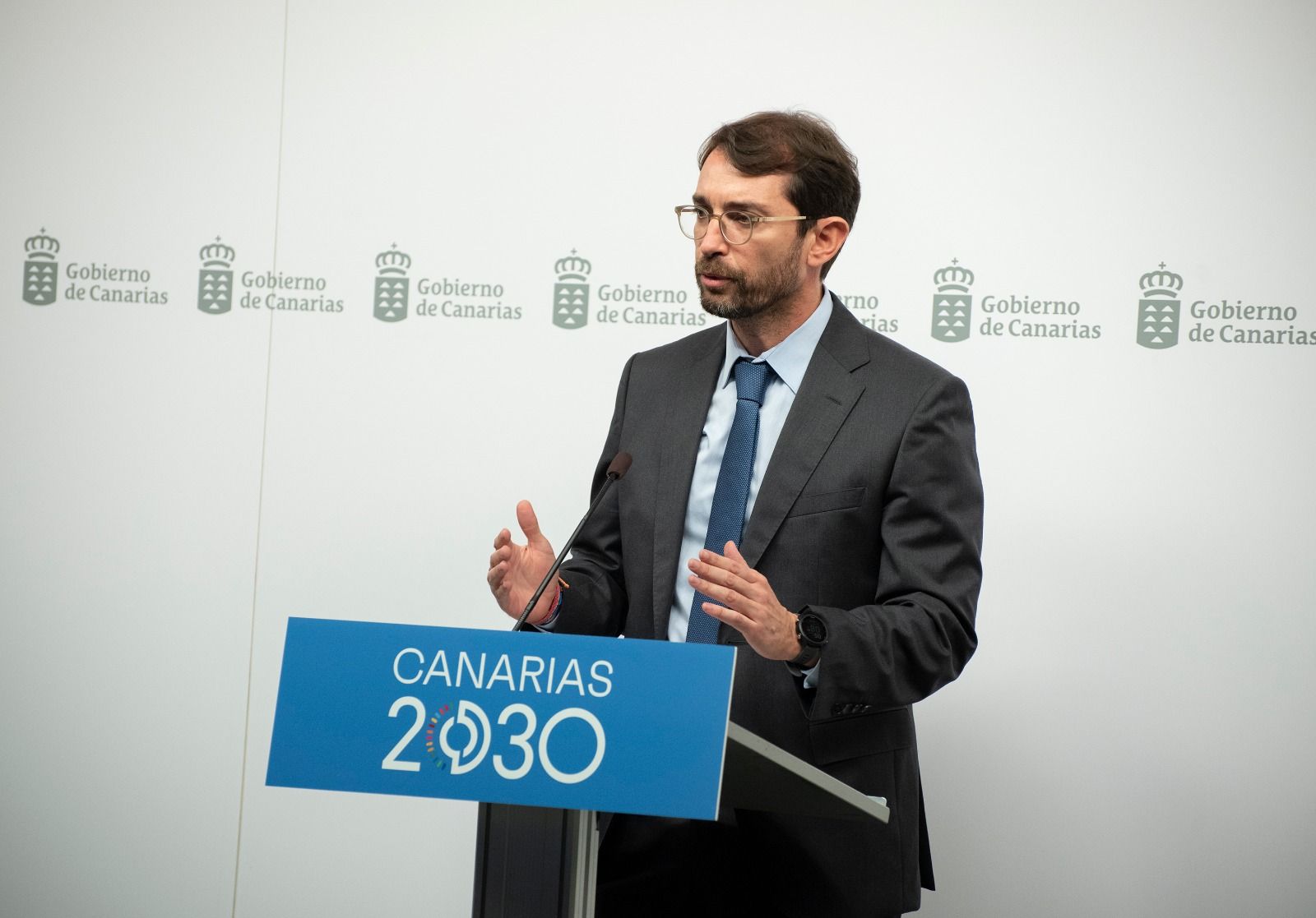 Antonio Olivera, viceconsejero de presidencia del Gobierno de Canarias, durante la rueda de prensa que anuncia la Estrategia de Desarrollo Industrial./ Gobierno de Canarias