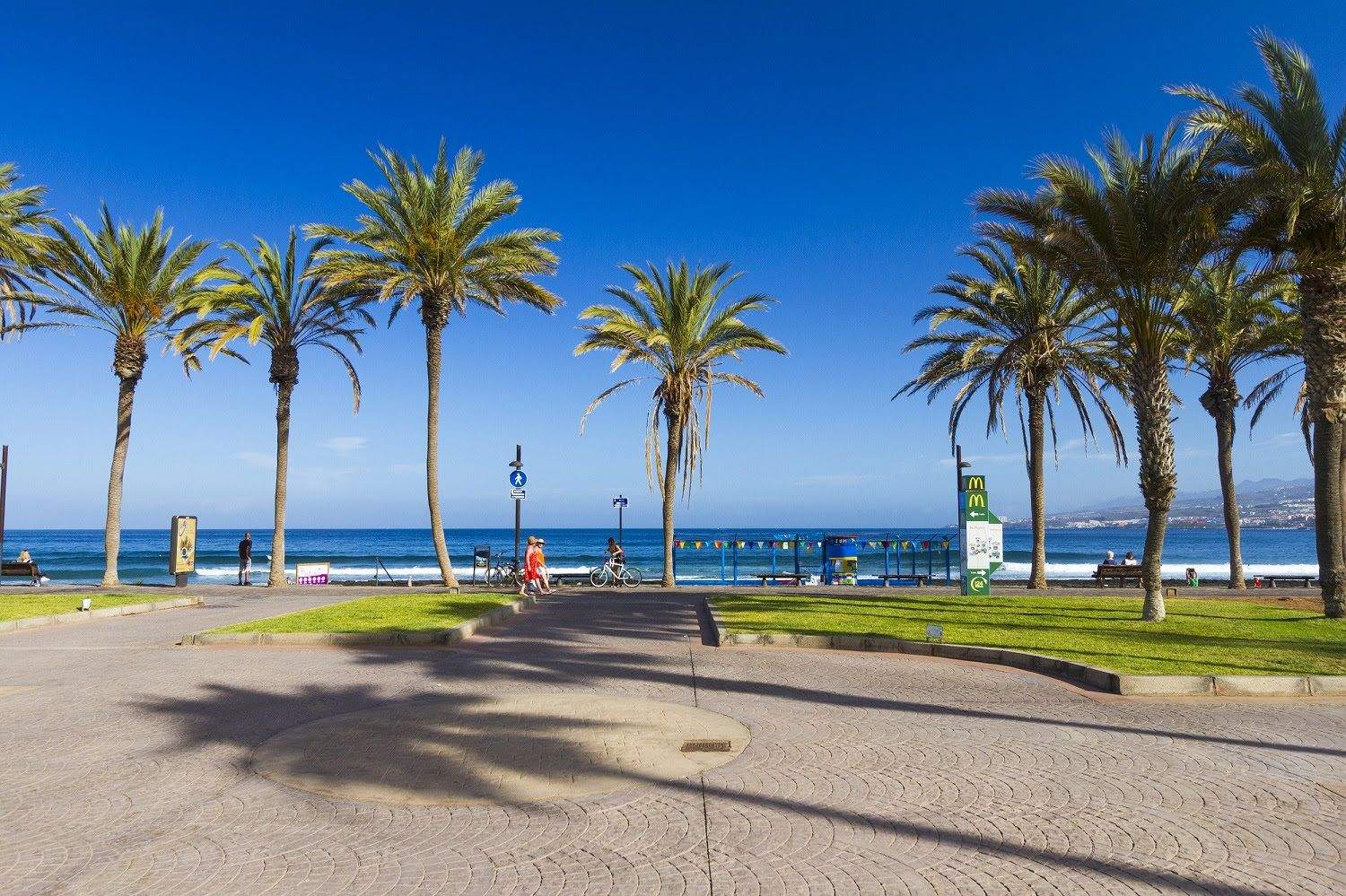 Paseo de Las Américas (Adeje), zona turística al sur de Tenerife. / Archivo