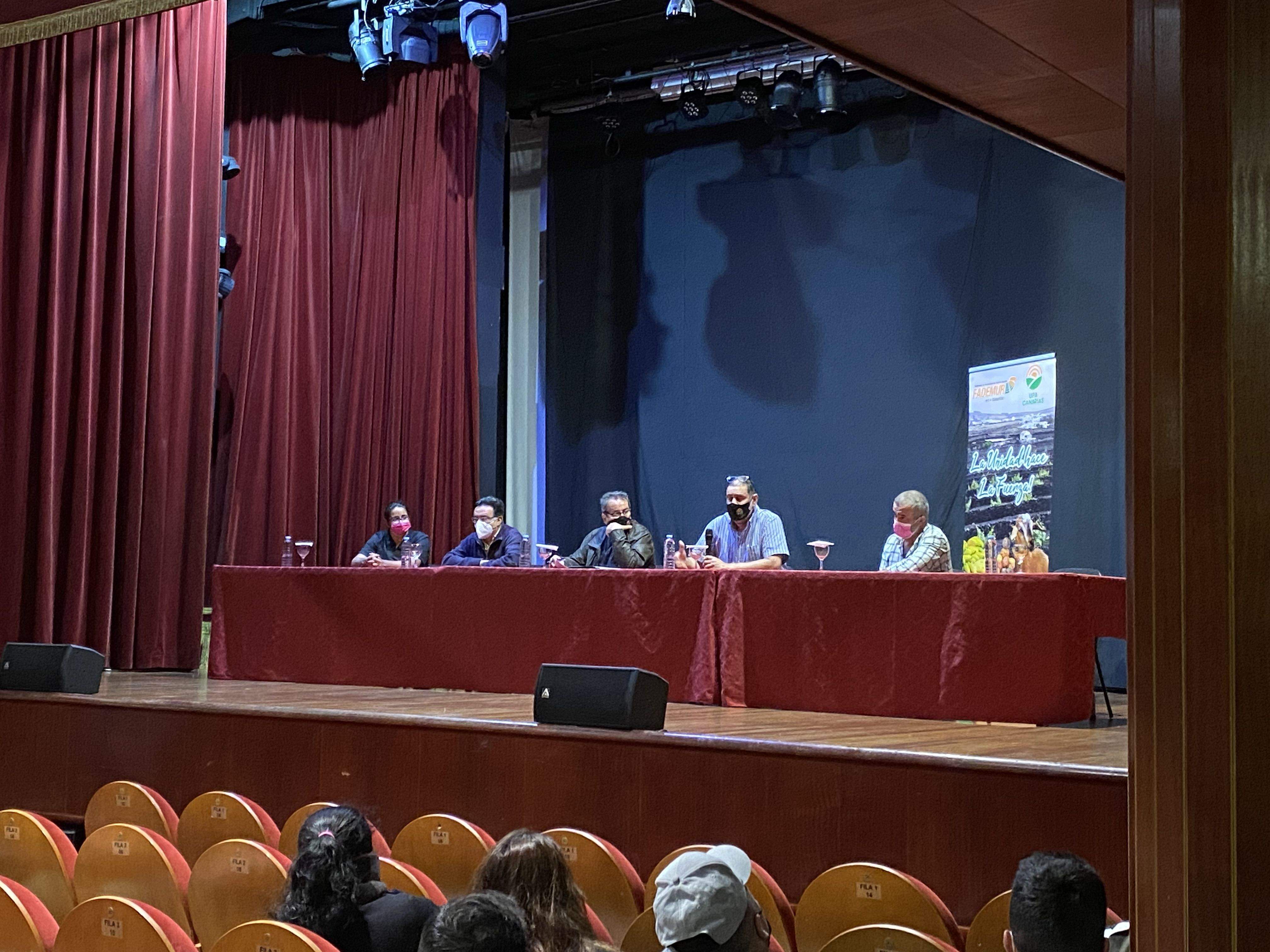 Reunión del colectivo de ganaderos en Tegueste. / AH 