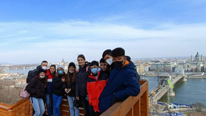 Los chicos disfrutan de Hungría. / AH Los chicos disfrutan de Hungría. / AH