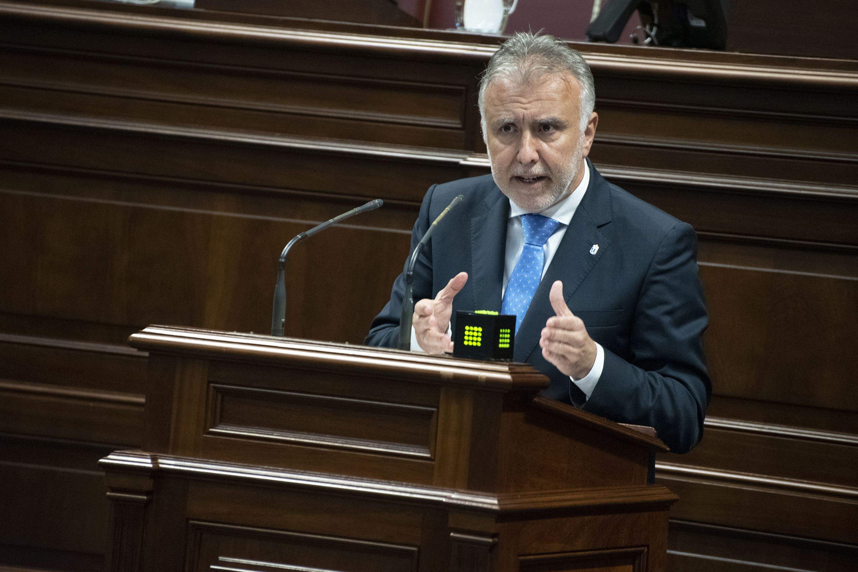 Ángel Víctor Torres defendiendo su posición en el conflicto del Sáhara durante el debate de la nacionalidad./ ACFIPRESS/ Estefanía Briganty