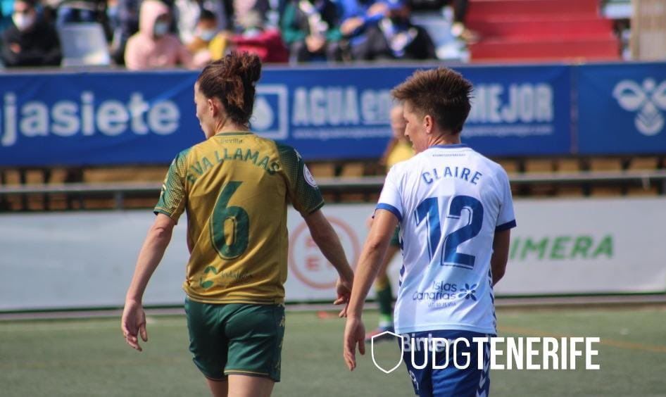 Eva Llamas y Claire Falknor recuperan la posición en una jugada del empate en UD Granadilla y Betis./ UDG