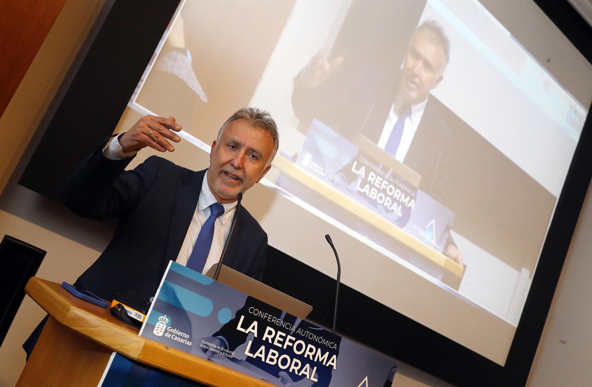 Ángel Víctor Torres habla sobre el logro de Sánchez respecto al gas en unas jornadas sobre la reforma laboral./ EFE / Elvira Urquijo A.