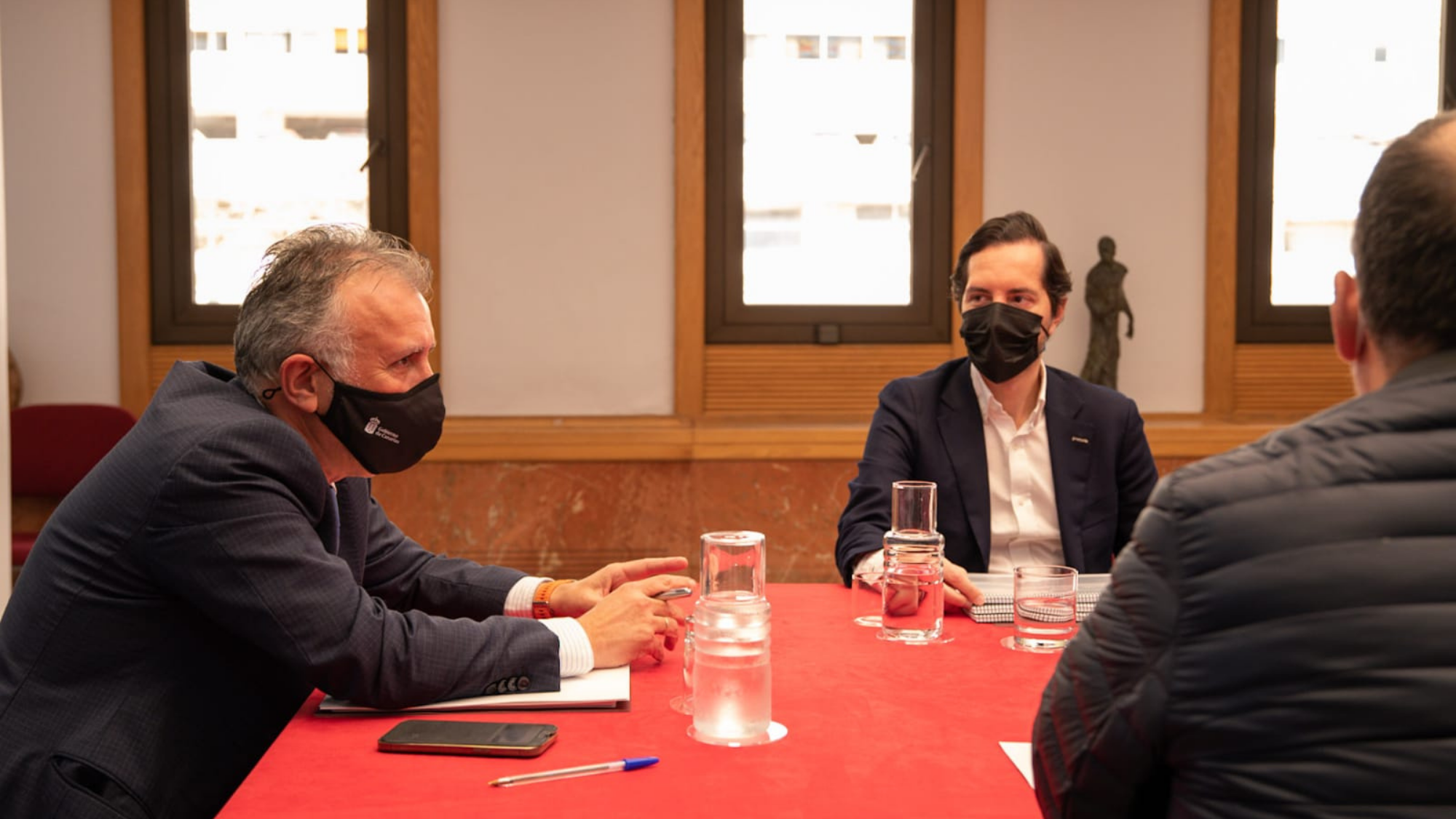 El presidente del Gobierno de Canarias Ángel Víctor Torres, y el CEO de Greenalia, Manuel García. / Gobierno de Canarias