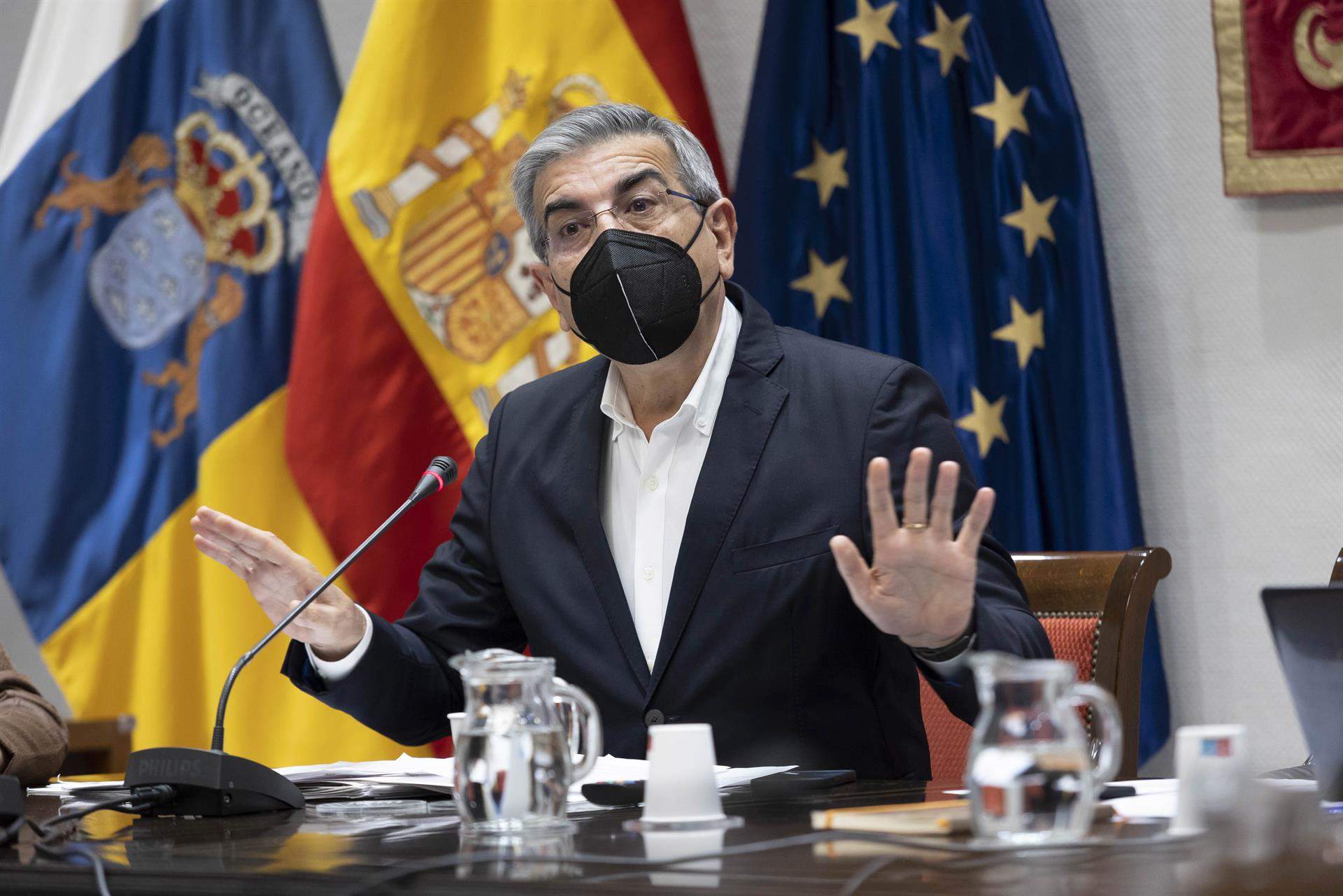 Román Rodríguez interviene en la comisión de Presupuestos y Hacienda./ EFE - Miguel Barreto