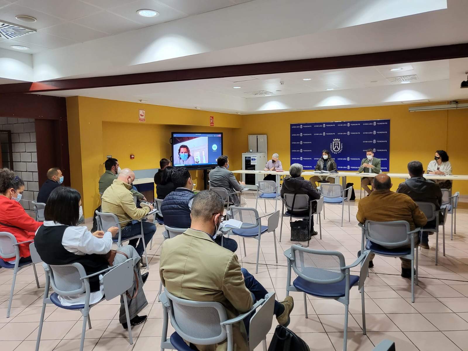 Javier Rodríguez preside una reunión de comunidades circulares de compostaje./ Cabildo de Tenerife