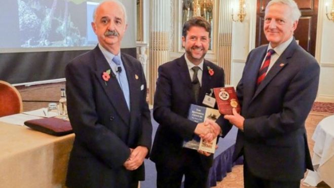 Eduardo Pintado y Carlos Alonso presentan el proyecto en Londres. / Archivo