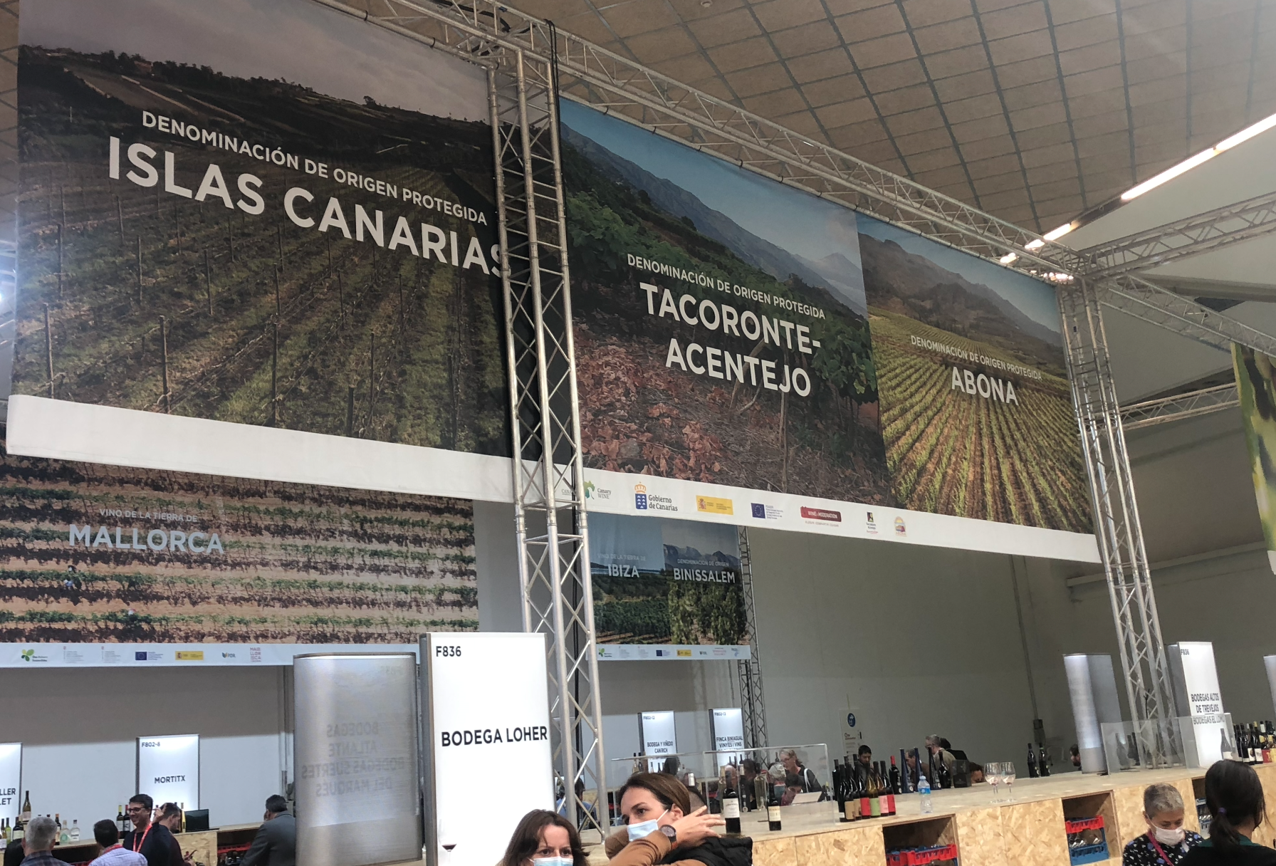 Stand de los vinos de Tenerife y el resto de Canarias en la Barcelona Wine Week./