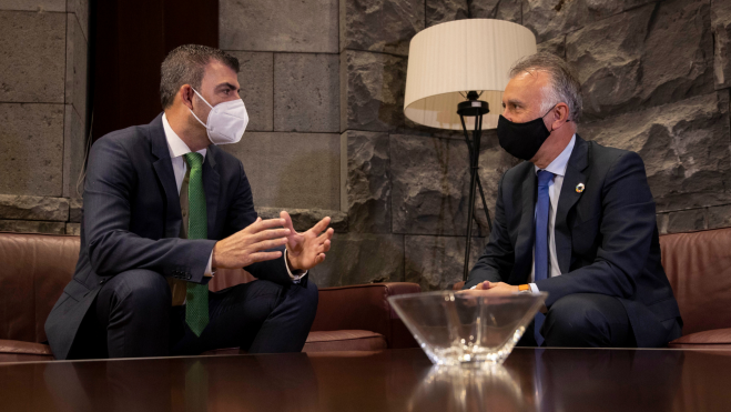 Ángel víctor torres y Manuel Domínguez EFE