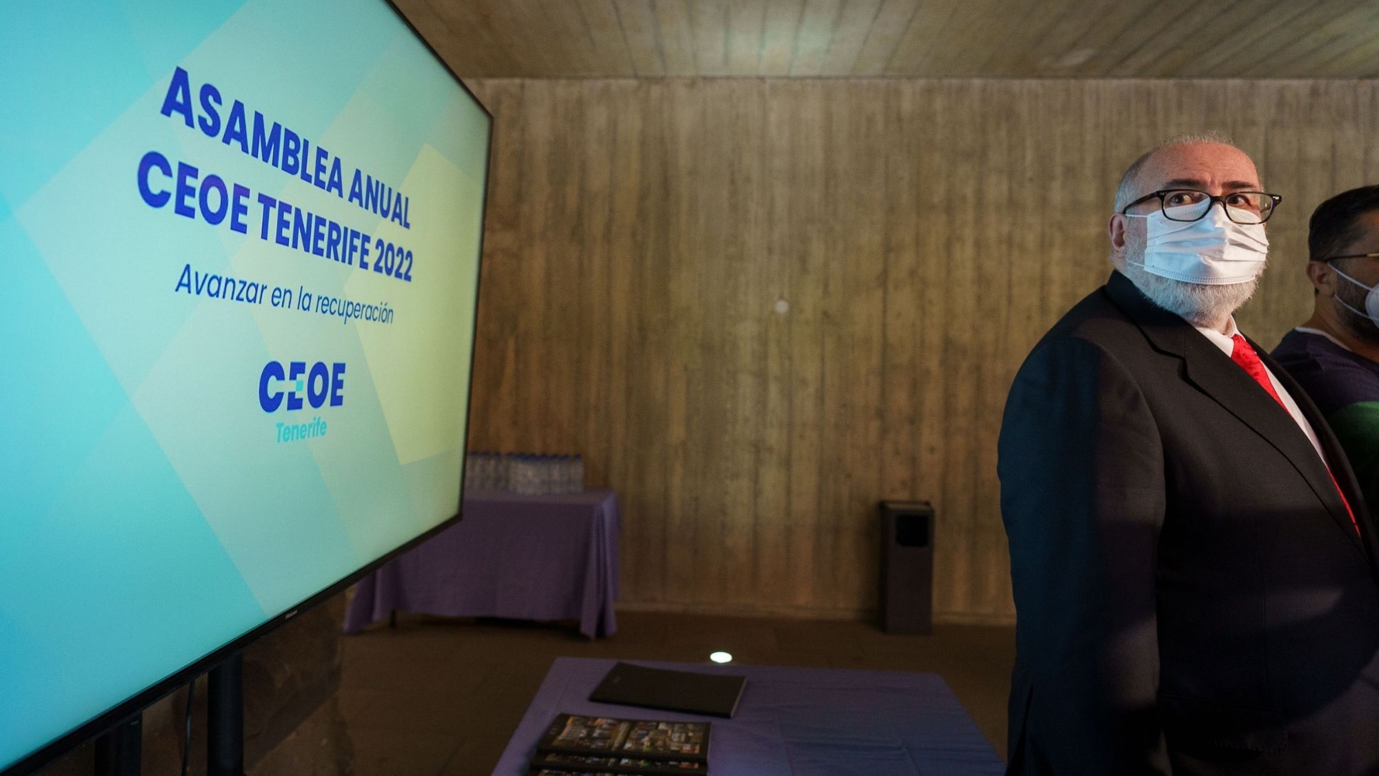 Pedro Alfonso tras la Asamblea en la que ha sido elegido nuevo presidente de la CEOE Tenerife. / Efe