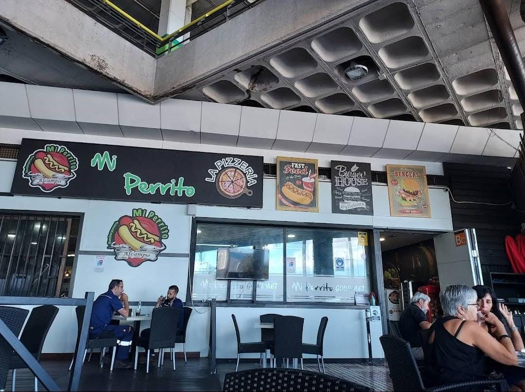 Fachada de Mi Perrito Gourmet, cuando aun estaba abierto./