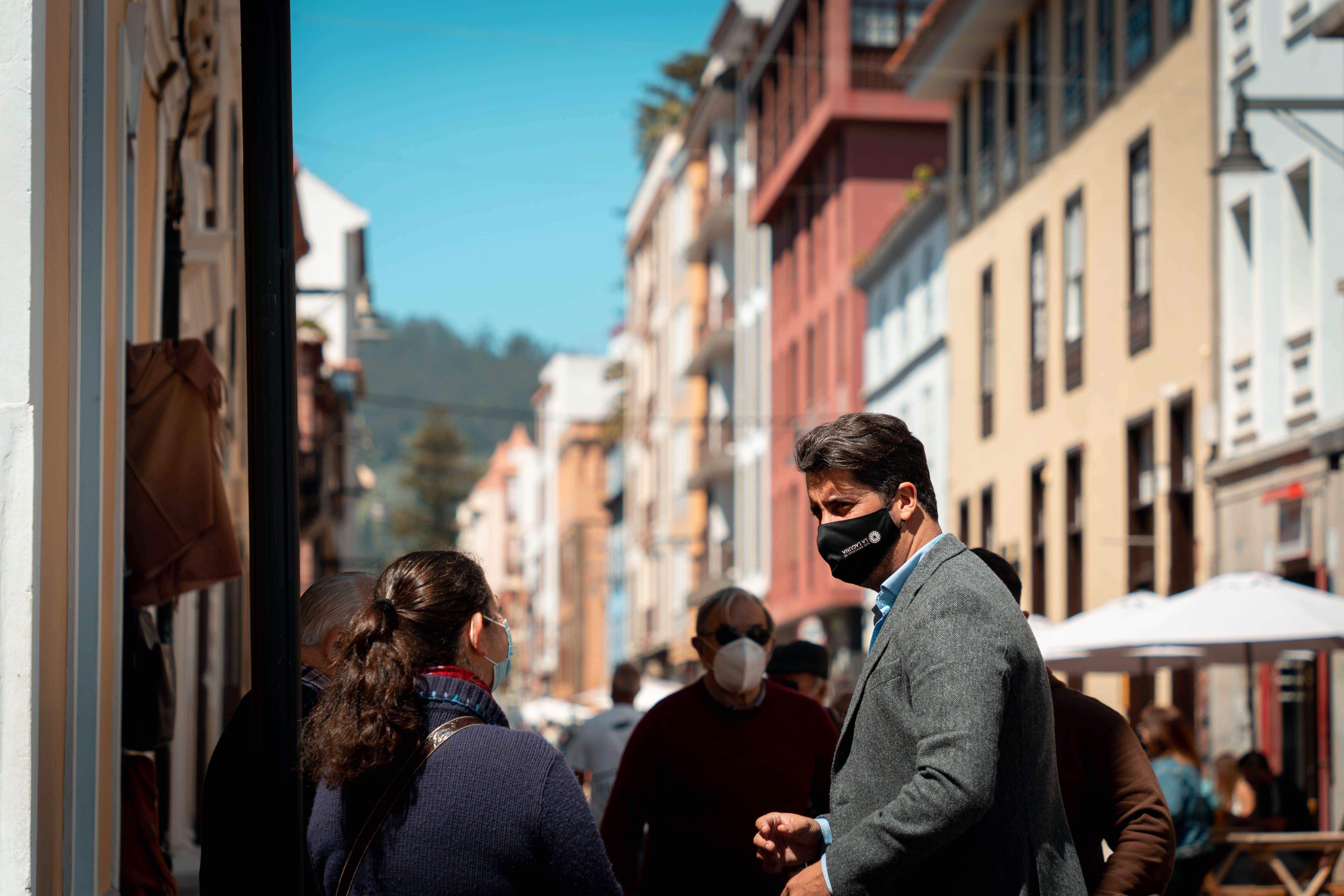 Luis Yeray Gutiérrez con los comerciantes de La Laguna. / Ayuntamiento de San Cristóbal de La Laguna 