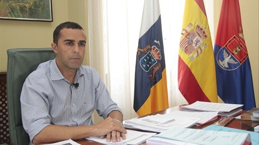 José Montelongo, exalcalde de Arrecife, en su despacho en 2015. / Archivo