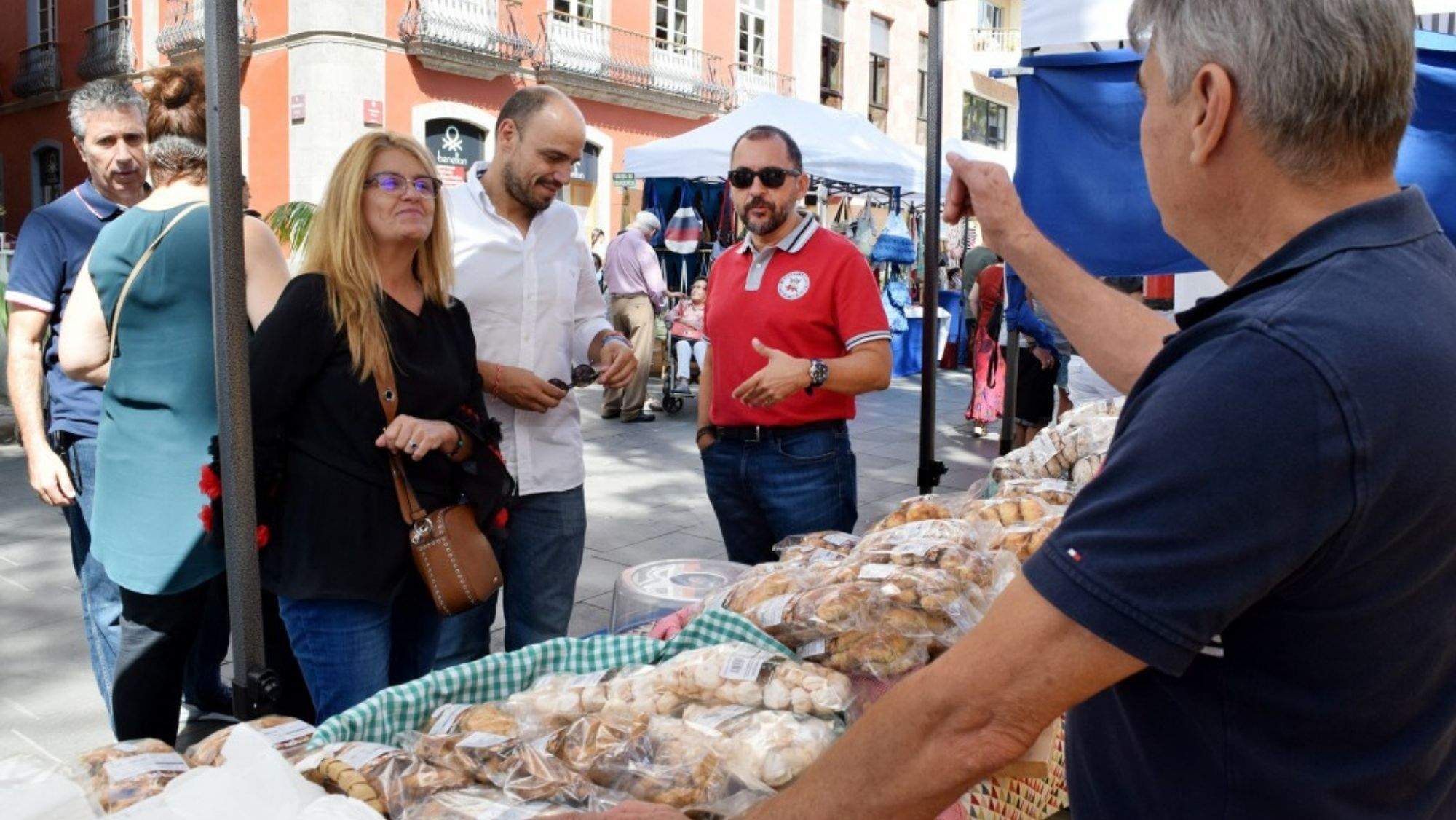 El consejero delegado de Sociedad de Desarrollo, Alfonso Cabello, y el alcalde de Santa Cruz de Tenerife, José Manuel Bermúdez, durante una edición de 'Ven a Santa Cruz'. / Archivo
