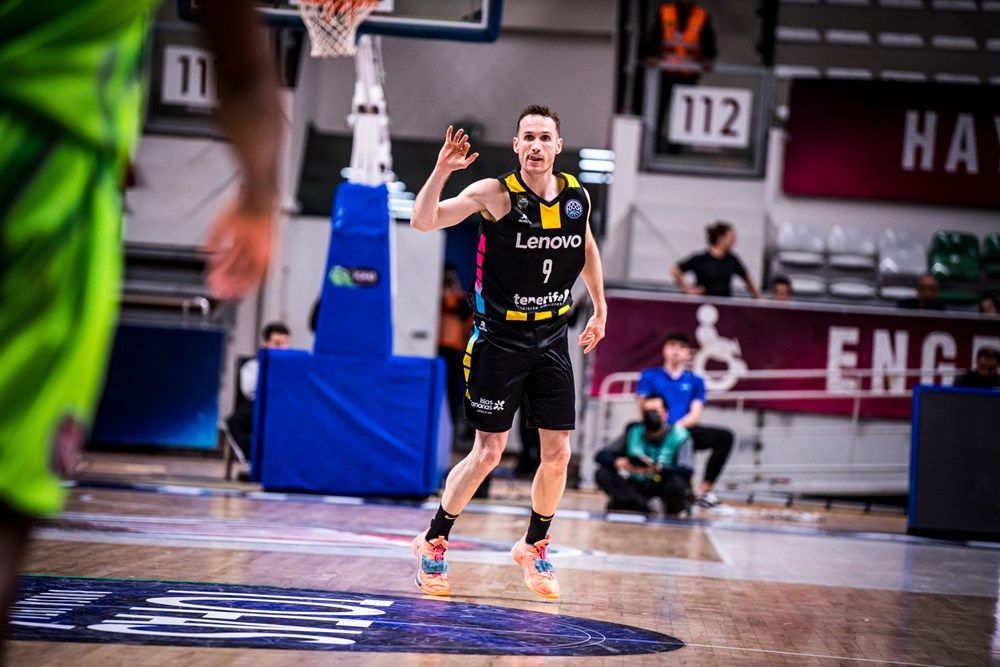 Marcelinho sentenció la eliminatoria ante Tofas Bursa con una canasta in extremis para meter al CB Canarias en la final four./ BCL