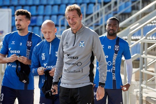 Muñoz, Mollejo, Ramis y Moore, durante una sesión preparatoria del partido del CD Tenerife en casa ante CF Fuenlabrada./ CDT