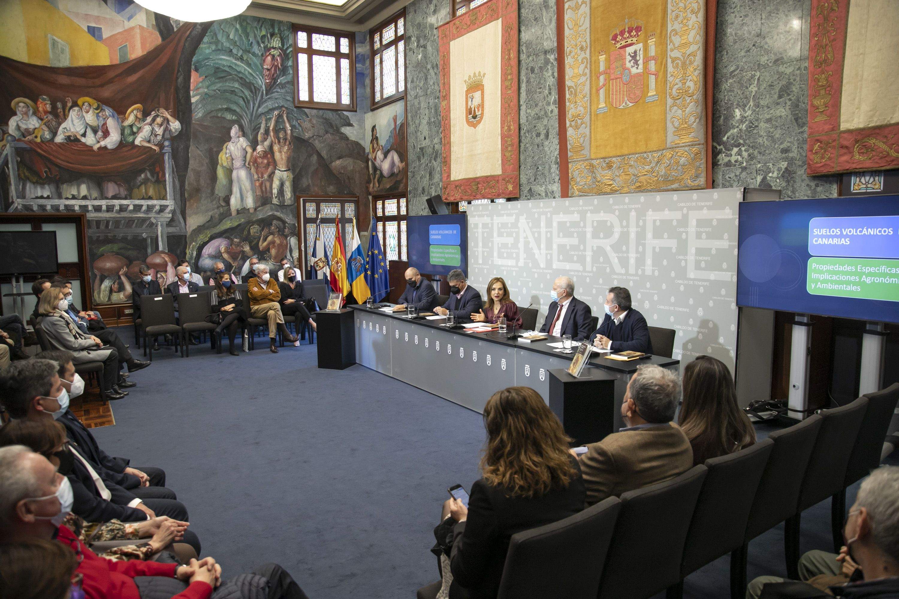 Presentación en el Cabildo de Tenerife del libro 'Suelos Volcánicos de Canarias'./