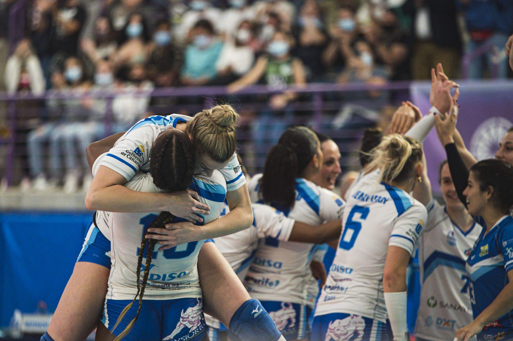 Las jugadoras del CV Haris celebran el pase a su tercera final del curso tras la victoria ante el Kiele Socuéllamos./ Cedida