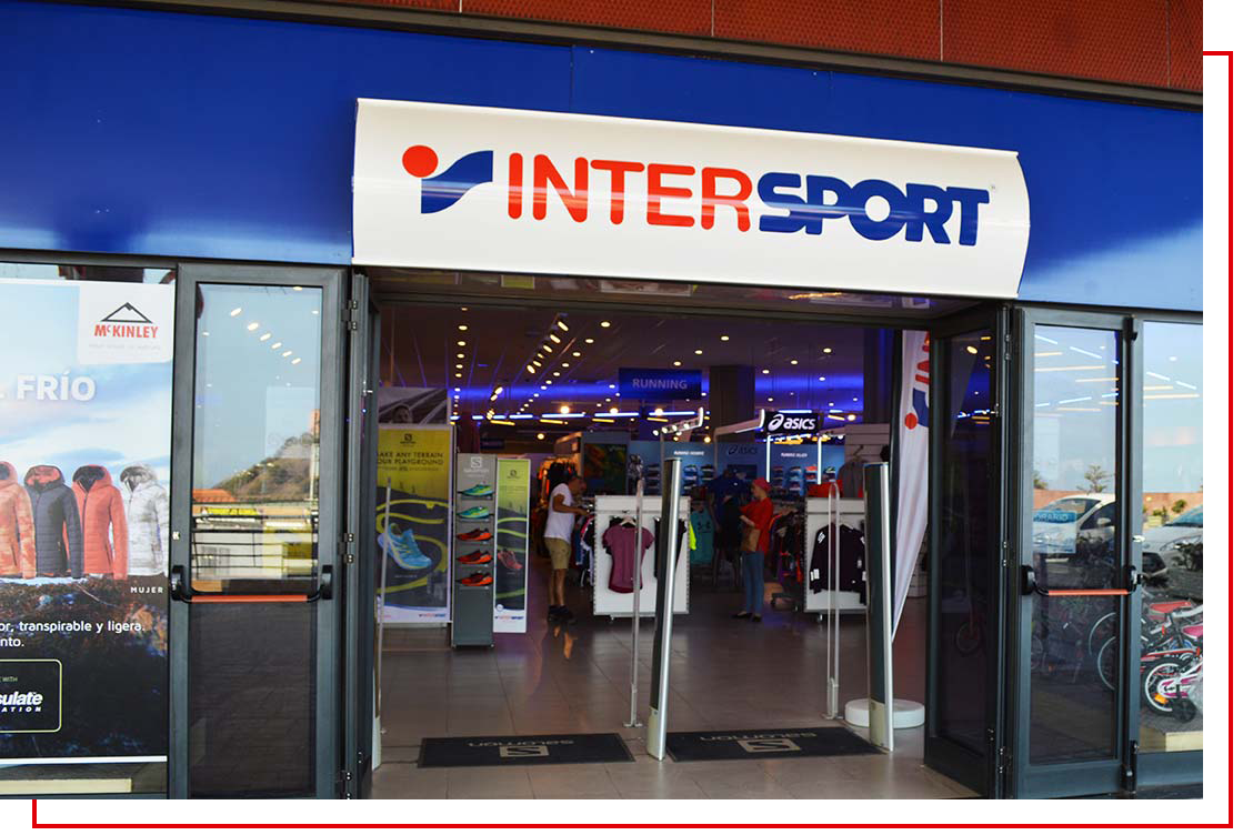 Tienda Intersport en el C.C. El Trompo, en La Orotava./