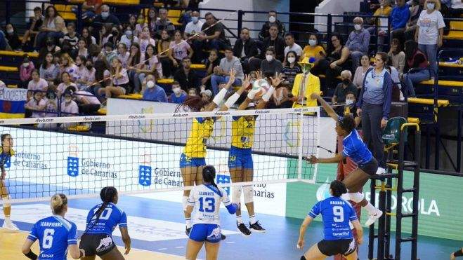 Belly Nsunguimina ejecuta un remate diagonal ante la defensa amarilla./ Twitter Haris Belly Nsunguimina ejecuta un remate diagonal ante la defensa amarilla./ Twitter Haris