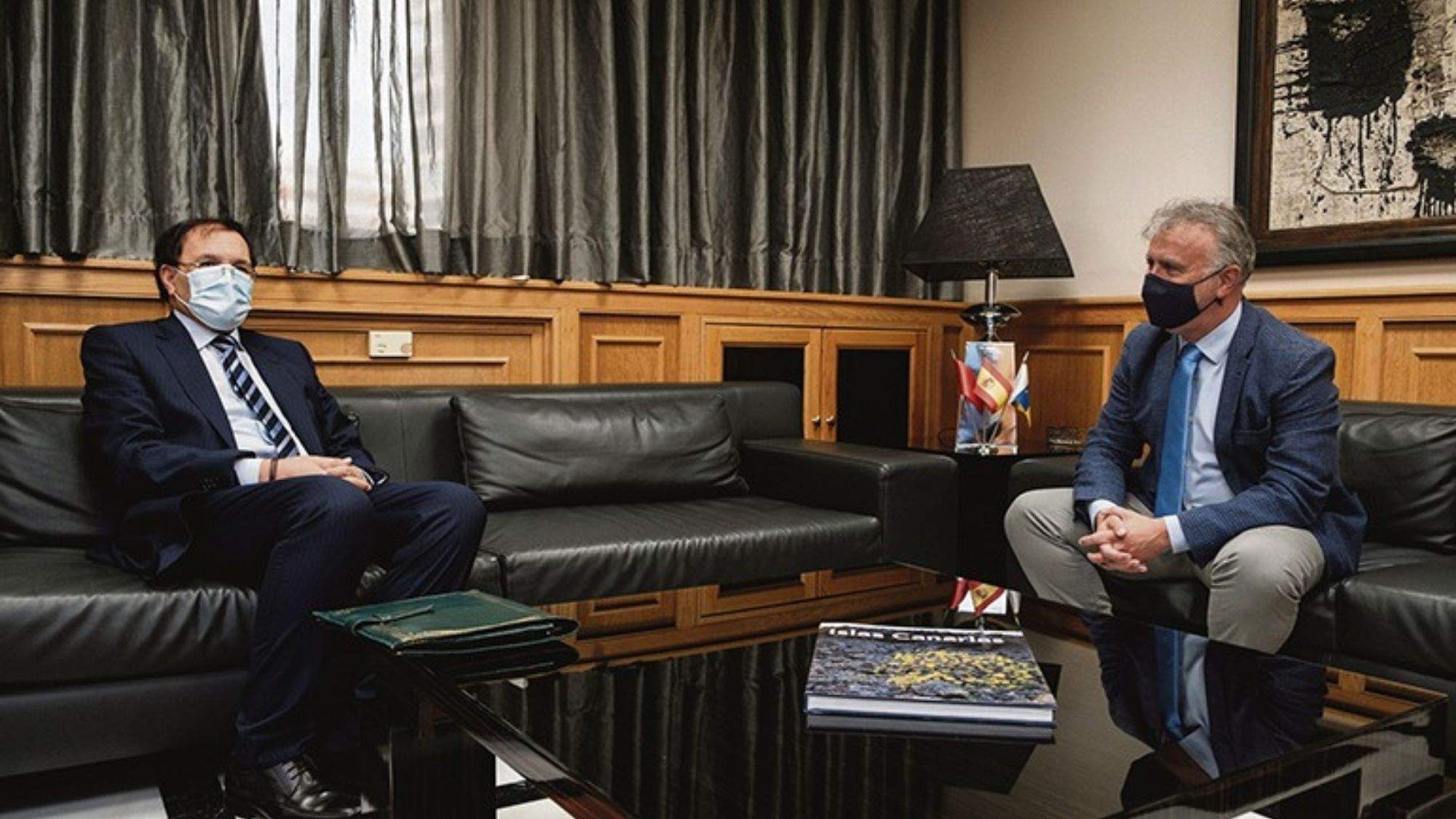Reunión entre el embajador de Marruecos, Ahmed Moussa, y el presidente de Canarias, Ángel Víctor Torres. / Efe/Archivo