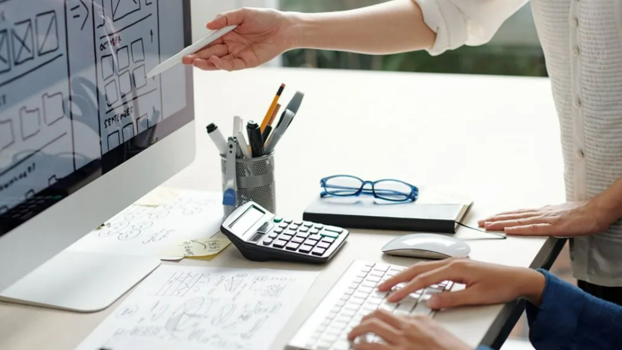 El Parlamento canario aprueba la ley para reducir la temporalidad en el empleo público. / AH