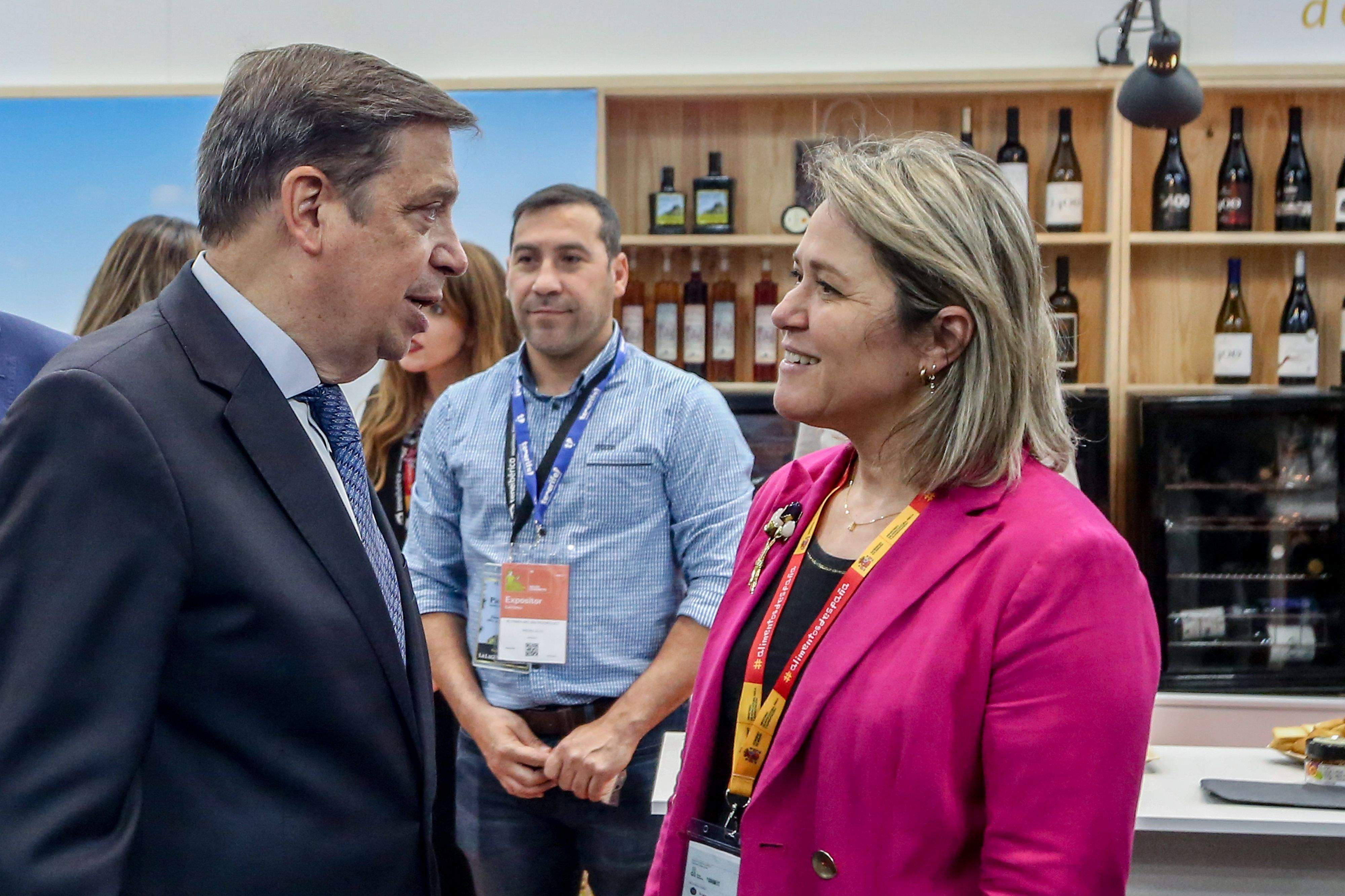 La consejera Alicia Vanoostende y el ministro Luis Planas durante la celebración de Salón Gourmets./