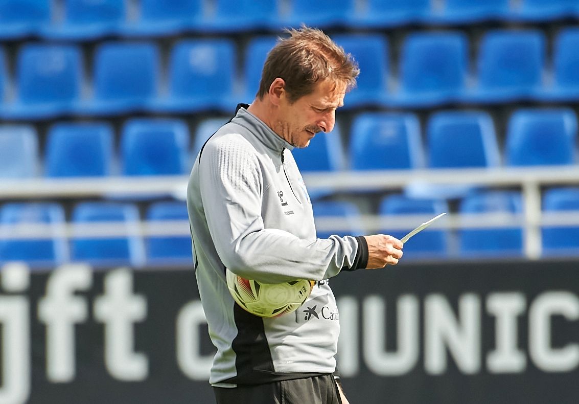 Luis Miguel Ramis presentará novedades en el once que se enfrentará en Copa al Lealtad de Villaviciosa./ CDT.