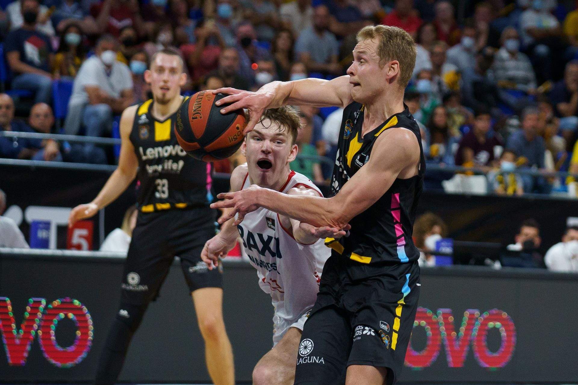 Sasu Salin en uno de los encuentros disputados entre Baxi Manresa y CB Canarias la temporada pasada./ CB Canarias